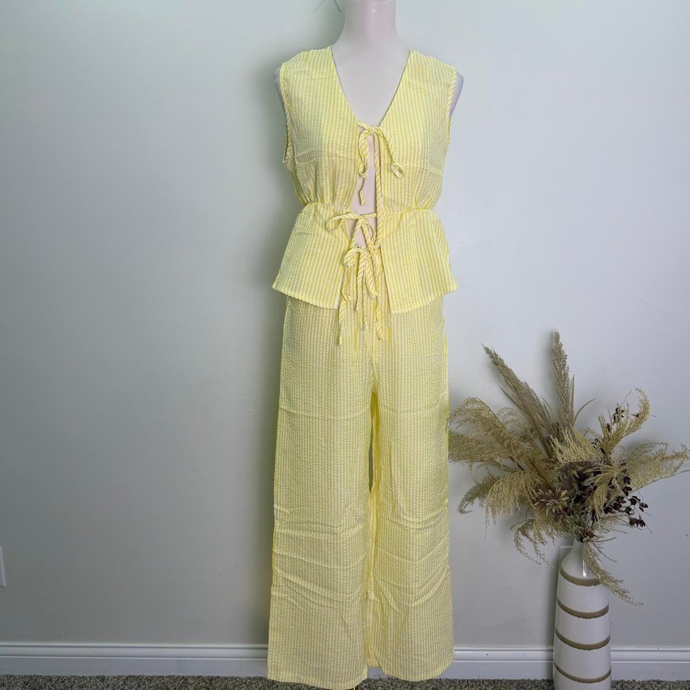 Remidoo Yellow Striped 2-Piece Set - Tie Front Tank Top & Pants Size M